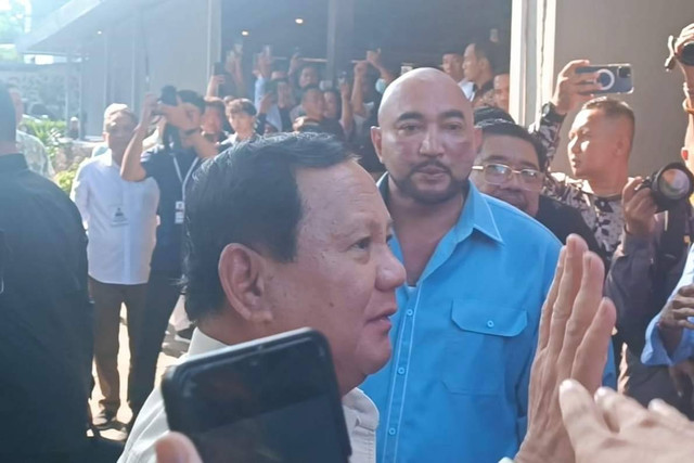 Presiden Prabowo temui Cakada Kim Plus dalam Pilgub Bali 2024 di sebuah restoran di Kota Denpasar, Minggu (3/11/2024). Foto: Denita BR Matondang/kumparan