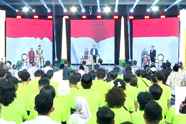 Suasana debat publik Pilgub Jawa Timur 2024 yang kedua, Minggu (3/11/2024). Foto: YouTube/ KPU JAWA TIMUR 