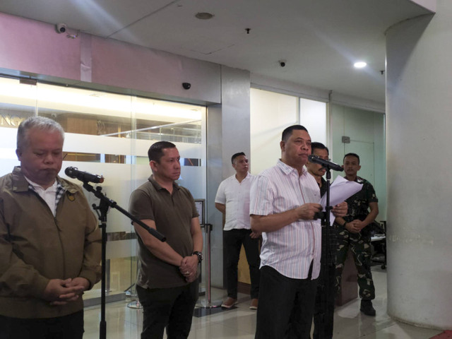 Konferensi pers kasus korupsi yang melibatkan Mantan Dirjen Perkeretaapian di Kementerian Perhubungan, Prasetyo Boeditjahtjono di Kejagung, Minggu (3/11/2024). Foto: Rachmadi Rasyad/kumparan