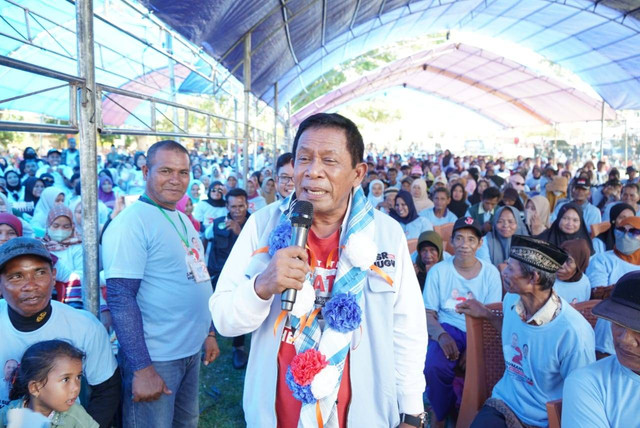 Hugua saat melakukan kampanye di Buton Utara. Foto: Istimewa/Alif Kamal