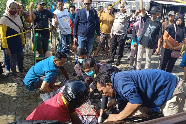 Seorang laki-laki warga Kapanewon Imogiri, Kabupaten Bantul, berinisial SR (56) meninggal dunia saat di Pasar Imogiri. Foto: Polres Bantul