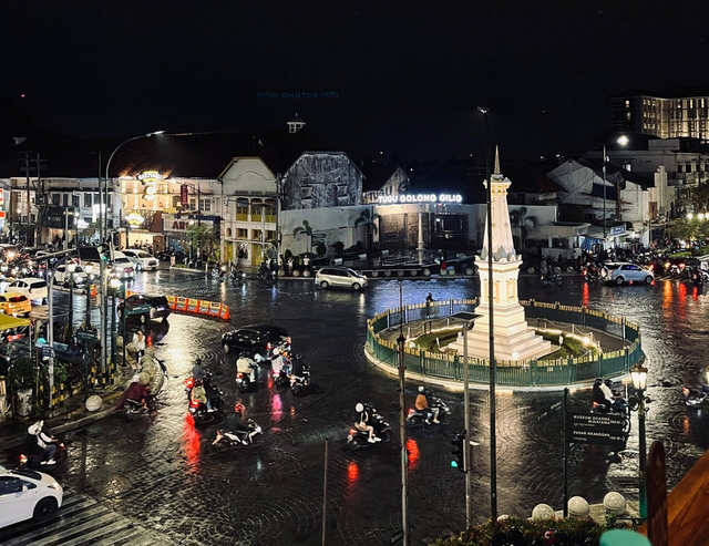 Tugu Pal Puih Jl. Mangkubumi Daerah Istimewa Yogyakarta: Foto Pribadi