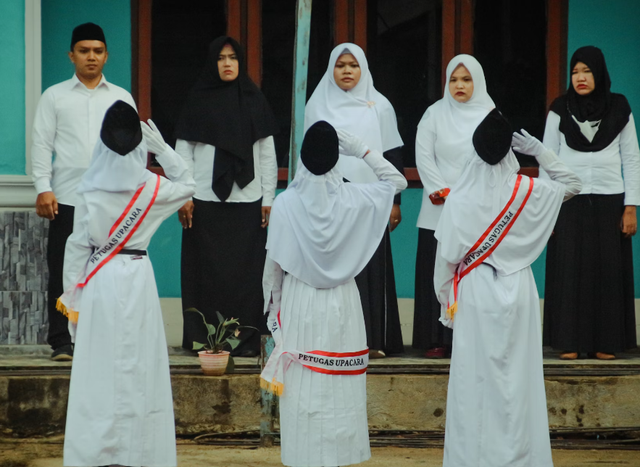 Event Hari Pahlawan. Foto hanyalah ilustrasi, bukan kegiatan yang sebenarnya. Sumber: Unsplash/Syahrul Alamsyah Wahid