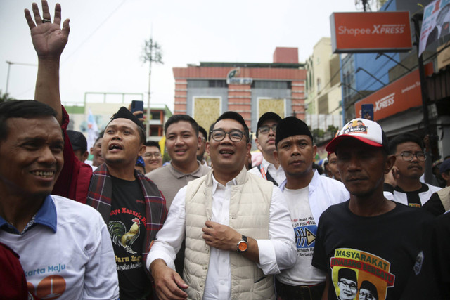 Cagub Jakarta, Ridwan Kamil blusukan dan sapa warga Tanah Abang di Pasar Tanah Abang, Jakarta Pusat, Senin (4/11/2024). Foto: Dok. Tim Media Ridwan Kamil