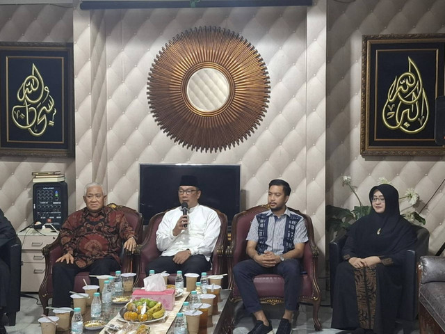 Cagub Jakarta, Ridwan Kamil silaturahmi bersama Din Syamsudin di Cilandak Jakarta Selatan, Senin (4/11/2024). Foto: Alya Zahra/kumparan 