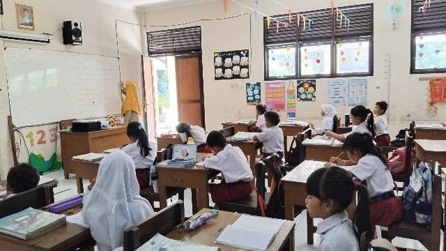 Ilustrasi pembelajaran bersama siswa ABK (sumber : foto pribadi)