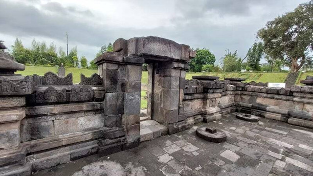 Candi Umbul. Foto hanya ilustrasi, bukan tempat yang sebenarnya. Sumber: Unsplash/Nindya AA