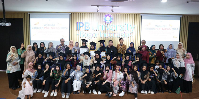 Wisuda Sekolah Pranikah di Desa Sinarsari dan Sukawening, Kecamatan Dramaga