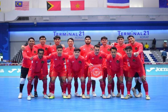 Pemain Timnas futsal Indonesia saat melawan timnas futsal Kamboja pada laga pembuka Piala AFF 2024 Grup B di Terminal Hall, Nakhon Ratchasima, Senin (4/11/2024). Foto: Federasi futsal Indonesia/HO/Antara