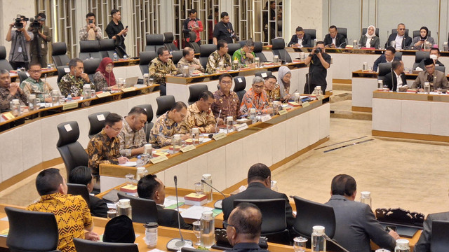 Menteri Pertanian Amran Sulaiman dalam rapat bersama Komisi IV di Gedung DPR RI, Jakarta Pusat pada Selasa (5/11). Foto: Argya D. Maheswara/kumparan 