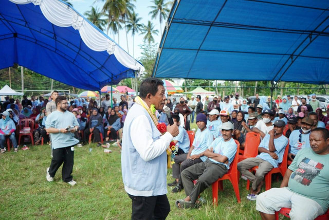 Hugua saat menggelar kampanye di Kecamatan Bonegunu, Buton Utara.