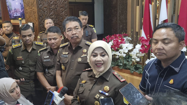 Kepala Kejaksaan Tinggi (Kajati) Jawa Timur, Mia Amiati saat konferensi pers di Kantor Kejati Jatim, Surabaya, Selasa (5/11/2024). Foto:  Farusma Okta Verdian/kumparan