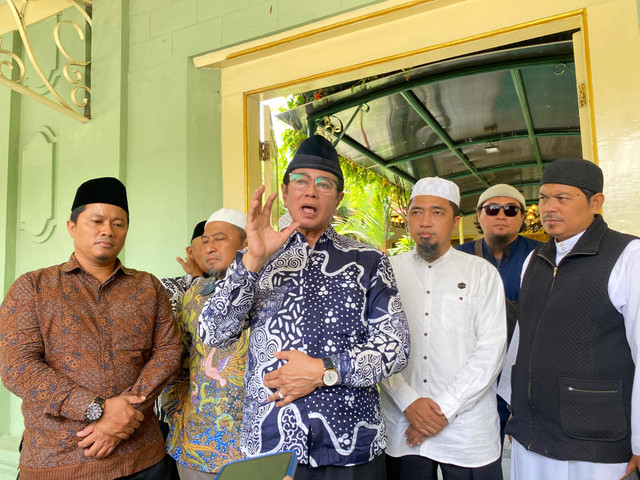 Perwakilan FUI DIY setelah bertemu Gubernur DIY, Sri Sultan HB X, di kompleks Kepatihan Yogyakarta, Selasa (5/11). Foto: Resti Damayanti/Pandangan Jogja