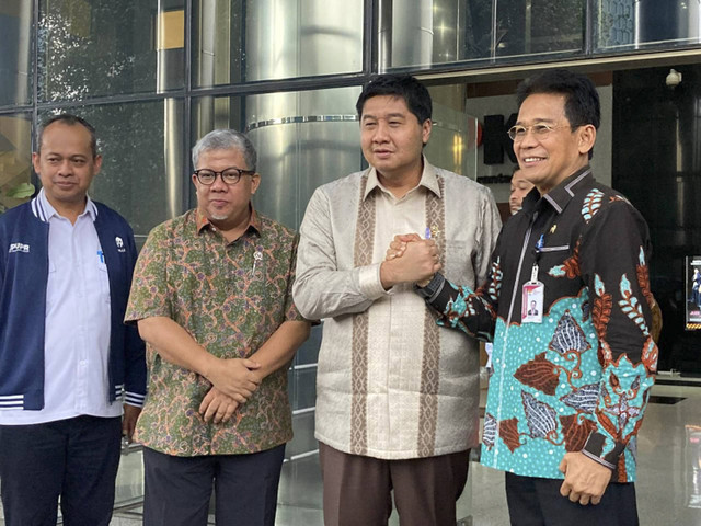 Menteri Perumahan dan Kawasan Permukiman, Maruarar Sirait, dan Wakil Menteri Perumahan dan Kawasan Permukiman, Fahri Hamzah, serta Wakil Ketua KPK Johanis Tanak di Gedung Merah Putih KPK, Selasa (5/11/2024). Foto: Fadhil Pramudya/kumparan