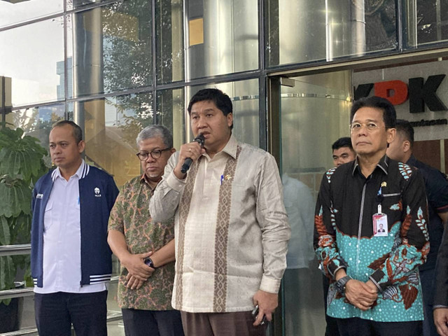 Menteri Perumahan dan Kawasan Permukiman, Maruarar Sirait, dan Wakil Menteri Perumahan dan Kawasan Permukiman, Fahri Hamzah, serta Wakil Ketua KPK Johanis Tanak di Gedung Merah Putih KPK, Selasa (5/11/2024). Foto: Fadhil Pramudya/kumparan