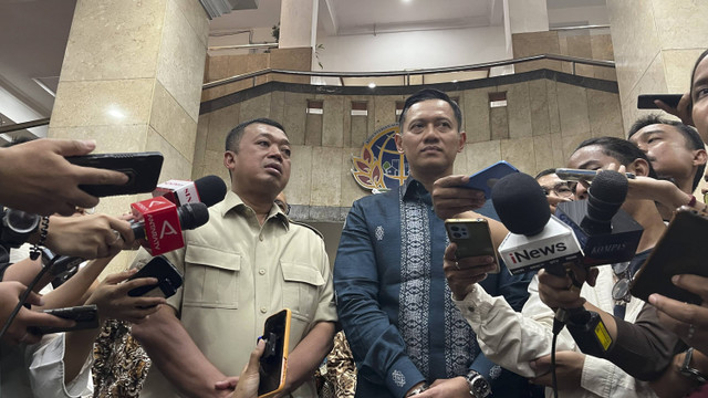 Menko Bidang Infrastruktur dan Pembangunan Kewilayahan, Agus Harimurti Yudhoyono (AHY) bertemu Menteri ATR/Kepala BPN Nusron Wahid, Selasa (5/11/2024). Foto:  Fariza/kumparan