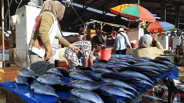 Pedagang ikan di Pasar Bersehati Manado.