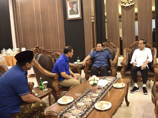 Calon Gubernur Jawa Tengah Komjen Polisi (Purn) Ahmad Luthfi dan Taj Yasin bertemu dengan Presiden Prabowo Subianto dan mantan Presiden Joko Widodo. Foto: Dok. Istimewa