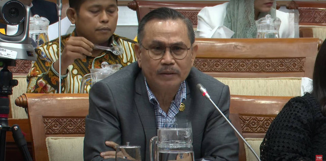 Irjen. Pol. (Purn.) Drs. Frederik Kalalembang, Anggota DPR RI Fraksi Partai Demokrat dalam Rapat Kerja Komisi I DPR RI dengan Kementerian Komunikasi dan Digital, di Ruang Rapat Komisi I, DPR RI, Selasa, 5 November 2024.