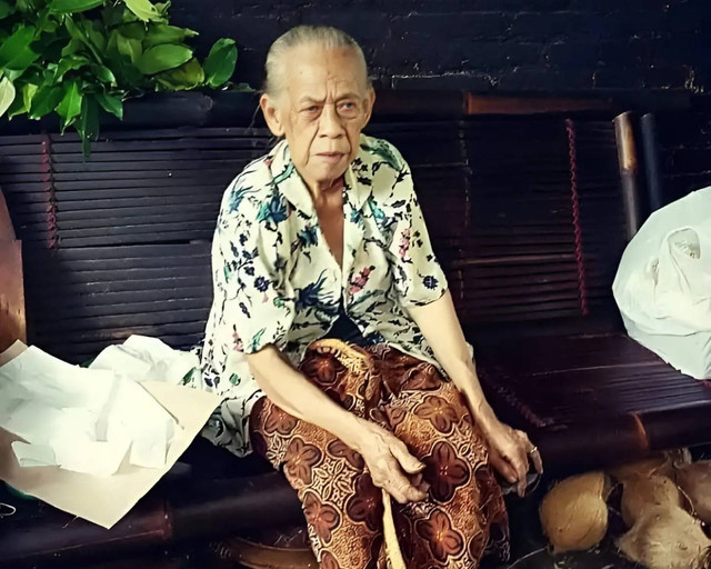 Perintis kuliner mangut lele di Bantul sekaligus pendiri warung Mangut Lele Mbok Marto, Marto Ijoyo. Foto: Instagram @mangutlele_mbokmarto