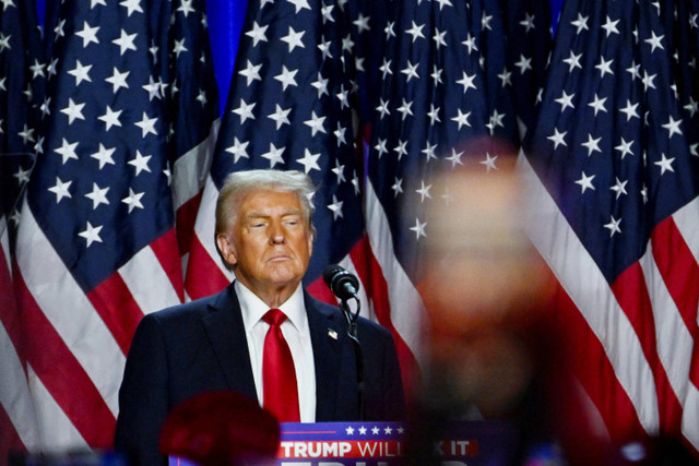 Calon presiden dari Partai Republik Donald Trump tiba untuk menyampaikan pidato kemenangan Pemilu AS 2024 di Palm Beach County Convention Center, West Palm Beach, Florida, AS, Rabu (6/11/2024). Foto: Callaghan O'Hare/REUTERS