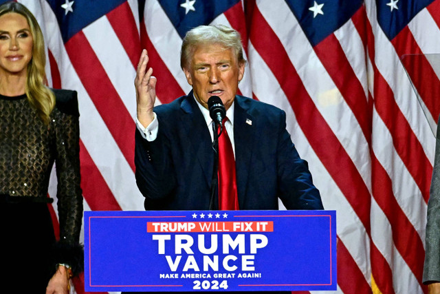 Calon presiden dari Partai Republik Donald Trump menyampaikan pidato kemenangan Pemilu AS 2024 di Palm Beach County Convention Center, West Palm Beach, Florida, AS, Rabu (6/11/2024). Foto: Jim Watson/AFP