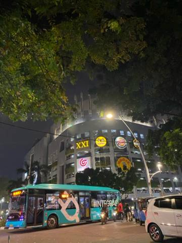 Foto : di sudut Plaza Blok M selepas Pengajian Rutin malam minggu