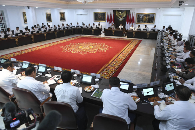 Suasana Sidang Kabinet Paripurna yang dipimpin Presiden Prabowo Subianto dan Wakil Presiden Gibran Rakabuming Raka di Kantor Presiden, Jakarta, Rabu (6/11/2024). Foto: Hafidz Mubarak A/Antara Foto 