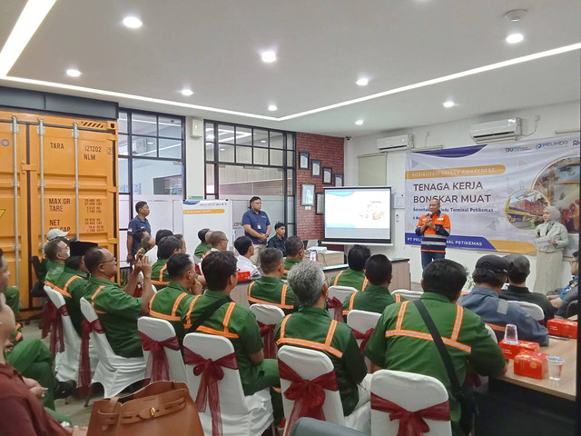 Pelindo Terminal Petikemas gelar sosialisasi Safety Awareness serentak di seluruh Indonesia, Rabu (6/11/2024). Foto: Dok. Pelindo