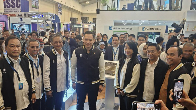 Menko Infrastruktur dan Pembangunan Kewilayahan Agus Harimurti Yudhoyono saat Booth PT Krakatau Steel (Persero) Tbk di ICE BSD, Tangerang. Foto: Dok. Krakatau Steel