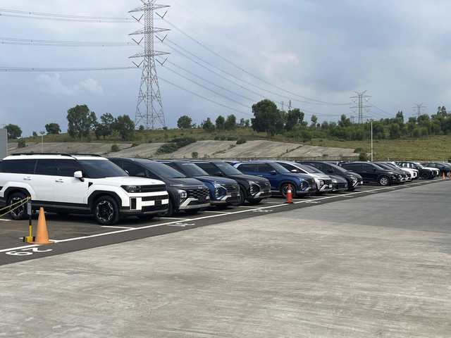 Deretan mobil yang diproduksi di Fasilitas produksi PT Hyundai Motor Manufacturing Indonesia (HMMI) di Cikarang, Jawa Barat. Foto: Fitra Andrianto/kumparan