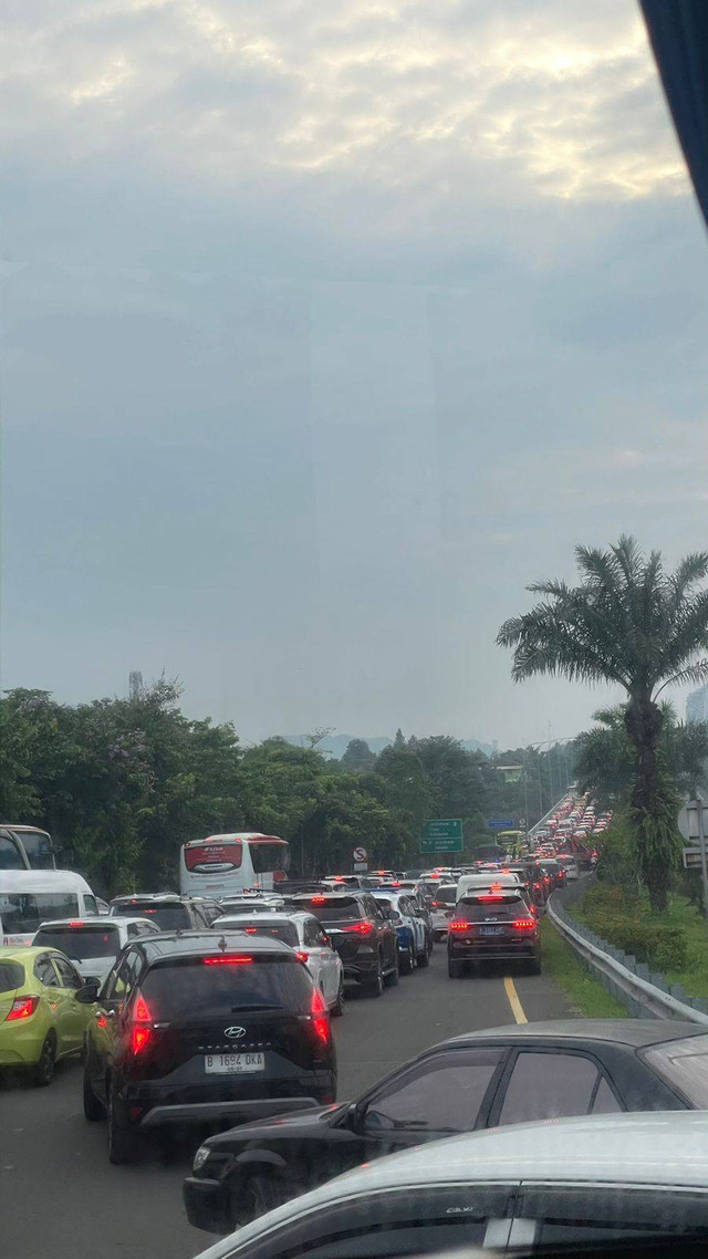 Kemacetan panjang terjadi dari pintu tol keluar Bogor Outer Ring Road (BORR).  Foto: Dok. Istimewa