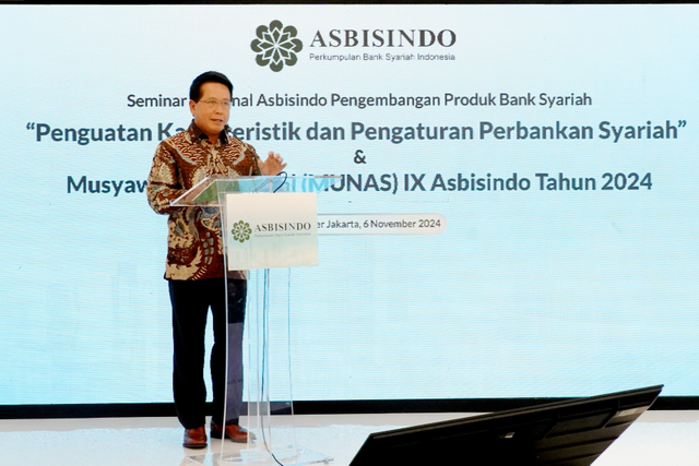 Hery Gunardi kembali Terpilih sebagai Ketua Umum Asosiasi Bank Syariah Indonesia (ASBISINDO) periode 2024-2027 yang ditetapkan dalam Musyawarah Nasional (Munas) ASBISINDO 2024 di Jakarta. Foto: Dok. BSI