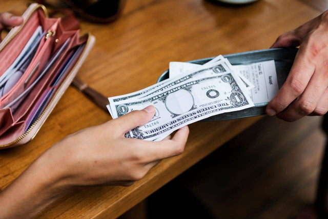 https://www.freepik.com/free-photo/woman-paying-cash-bill-restaurant_2910913.htm