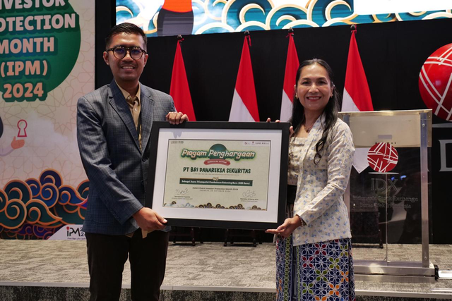 Perusahan anak BRI, BRI Danareksa Sekuritas (BRIDS) raih juara pertama Kompetisi Pembukaan Rekening Efek Terbanyak pada Investor Protection Month (IPM) 2024. Foto: Dok. BRI