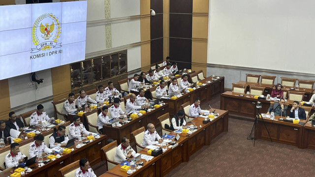 Suasana rapat kerja Komisi I DPR RI dengan Badan Siber dan Sandi Negara (BSSN) di Kompleks Parlemen, Senayan, Jakarta, Kamis (7/11/2024). Foto: Haya Syahira/kumparan