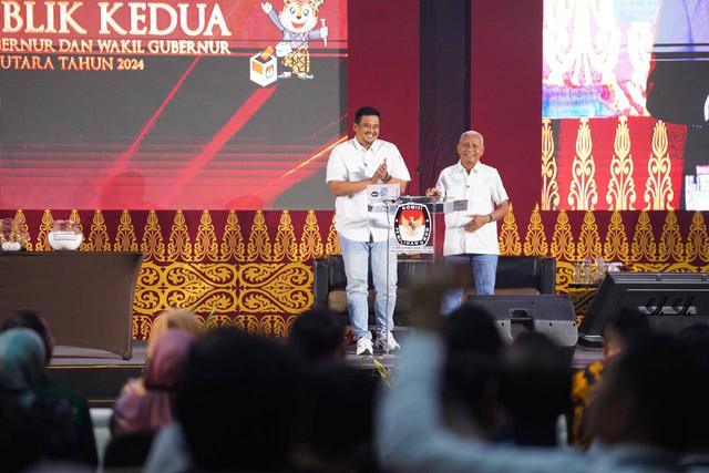 Pasangan calon nomor urut 01 Bobby Nasution dan Surya saat Debat Pilgub Sumatera Utara 2024 di Santika Dyandra Hotel, Kota Medan, Rabu (6/11/2024). Foto: Dok. Istimewa