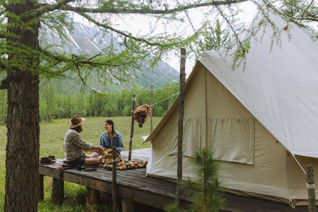 Glamping viral di Bogor, foto hanya ilustrasi, bukan tempat sebenarnya: Pexels/Yaroslav Shuraev