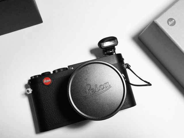 Leica adalah perusahaan Jerman yang terkenal sebagai produsen kamera dan lensa optik berkualitas tinggi. Foto: Unsplash.com