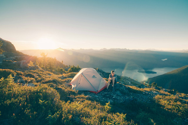 Ilustrasi cara mencuci tenda camping. Unsplash.com/Glen-Jackson