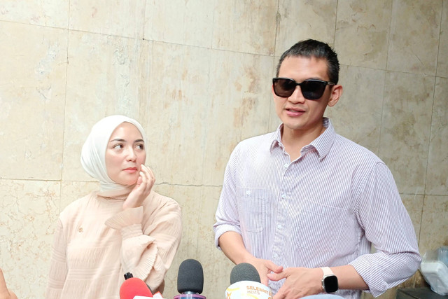 Rezky Aditya dan Citra Kirana di Polda Metro Jaya, Jakarta, Kamis (7/11/2024). Foto: Aprilandika Pratama/kumparan