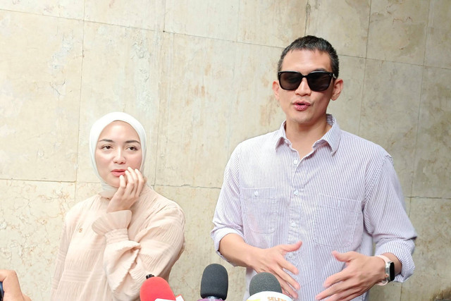 Rezky Aditya dan Citra Kirana di Polda Metro Jaya, Jakarta, Kamis (7/11/2024). Foto: Aprilandika Pratama/kumparan