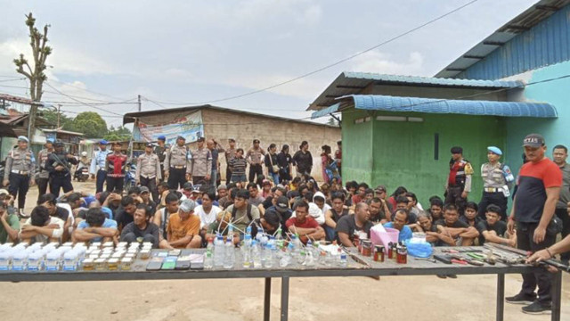 Tim Gabungan gelar razia di Kampung Aceh, Simpang Dam, Sei Beduk, Kota Batam, Kamis (07/11/2024). Foto: Dok. Istimewa