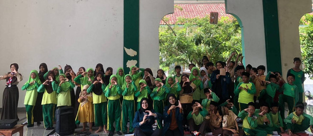 Kegiatan Edukasi Rambu-Rambu Lalu Lintas Bersama Siswa-Siswi SD IT Asshodiqiyah Semarang, Jawa Tengah, Sabtu, (2/11/2024)/ Foto: Salsalbila Yowinda Putri