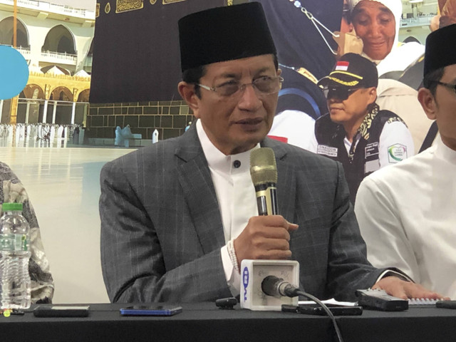 Menteri Agama Nasaruddin Umar, saat konferensi pers pembukaan Mudzakarah Perhajian di Kampus AIA Persis Bandung, pada Kamis (7/11/2024). Foto: Robby Bounceu/kumparan