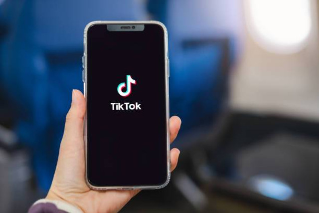 Ilustrasi Biaya Admin Tiktok Shop, Foto: Unsplash/Thicha Satapitanon.