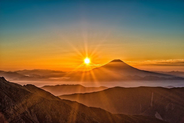 Puncak Laskar Pelangi. Foto hanya ilustrasi, bukan tempat sebenarnya. Sumber: pixabay.com/Kanenori