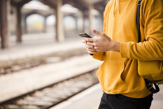 Cara Naik KRL Pakai Gojek, Foto Hanya Ilustrasi, Bukan Gambar Sebenarnya, Sumber Foto: Pixabay/Vlrondon