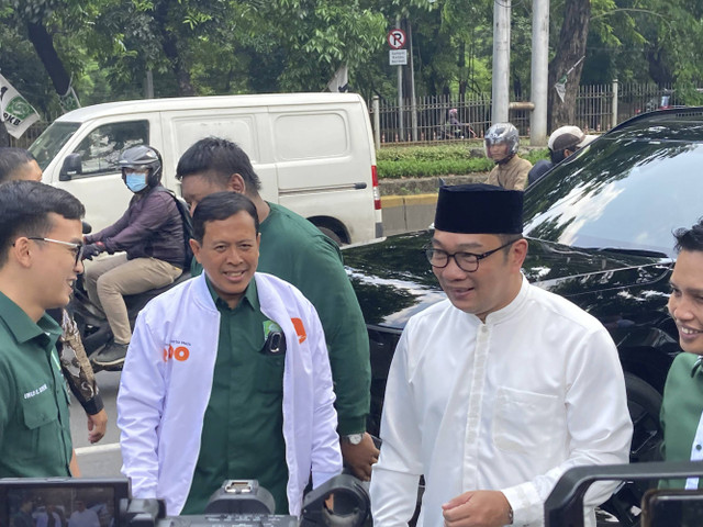 Calon Gubernur Jakarta Ridwan Kamil menyambangi Kantor DPW Partai Kebangkitan Bangsa (PKB) di Pulo Gadung, Jakarta Timur, Jumat (8/11/2024). Foto: Alya Zahra/kumparan 