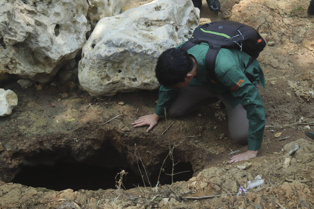 Lubang misterius atau sinkhole di Blitar. Foto: Dok. kumparan